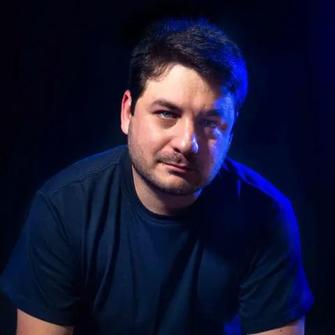 Eduardo León
